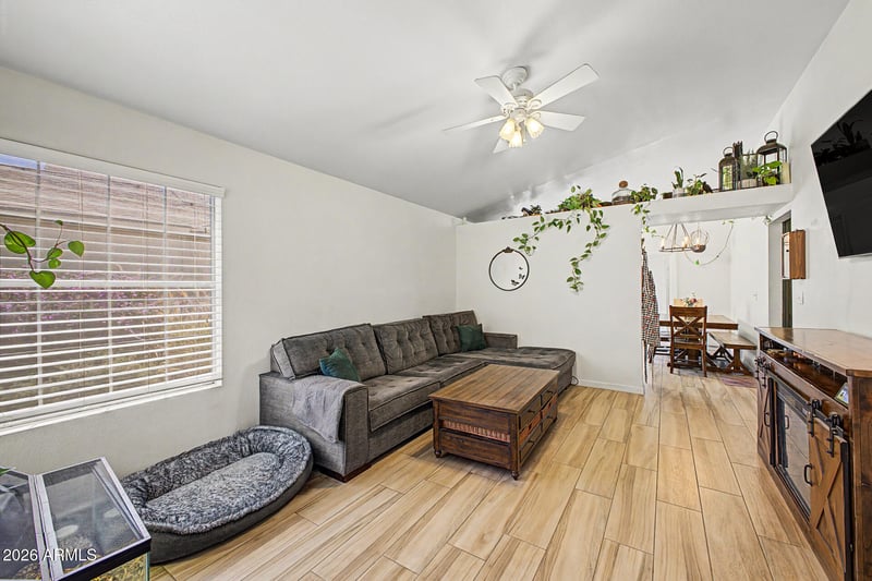 7347 Paradise Dr, Peoria, AZ 85345