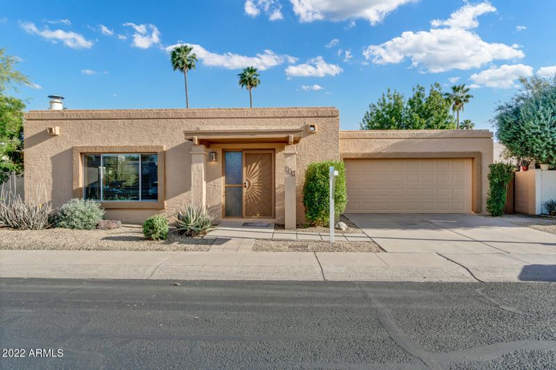735 E Michelle Dr, Phoenix, AZ 85022