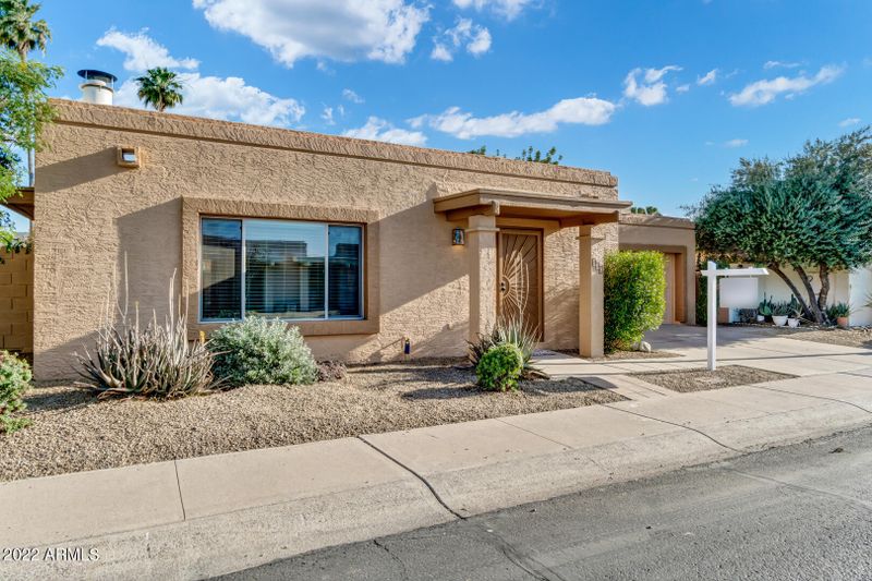 735 E Michelle Dr, Phoenix, AZ 85022