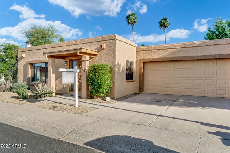 735 E Michelle Dr, Phoenix, AZ 85022