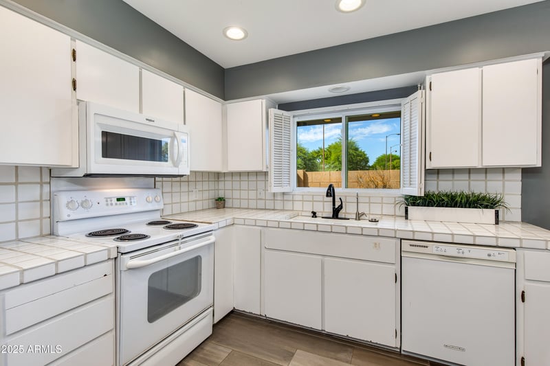 7350 11th St, Phoenix, AZ 85020
