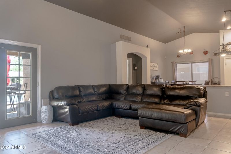 7351 W Raymond St, Phoenix, AZ 85043