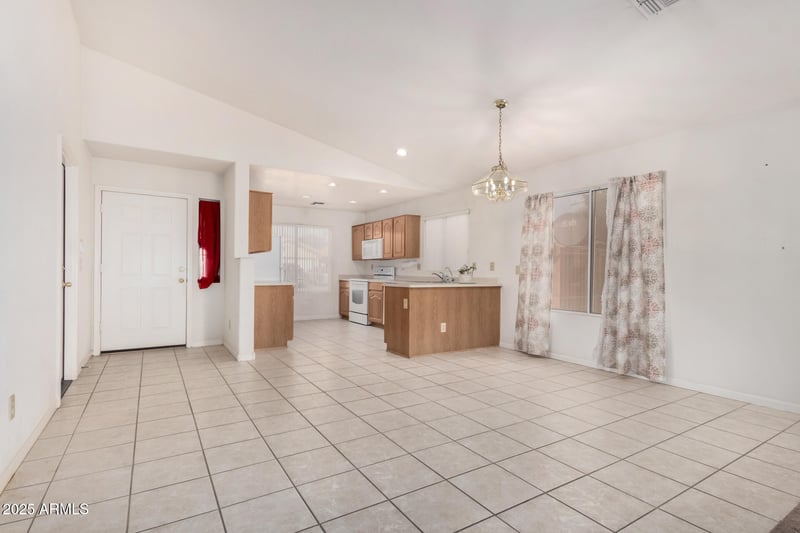 7367 Peppertree Ln, Glendale, AZ 85303