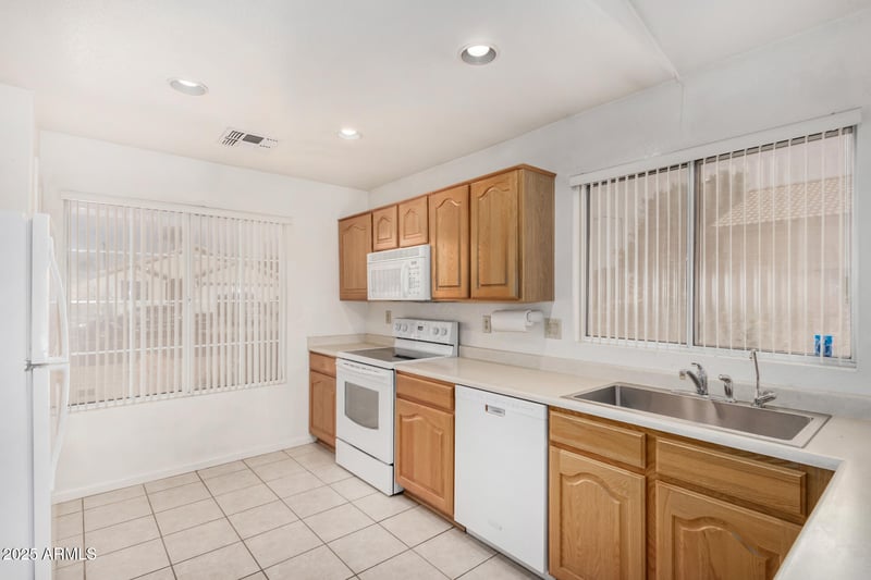 7367 Peppertree Ln, Glendale, AZ 85303