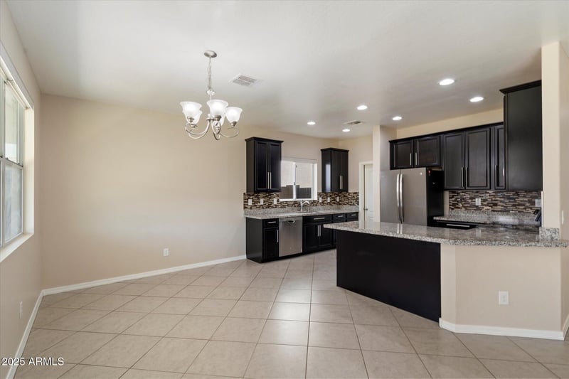 737 Harwell Rd, Phoenix, AZ 85042