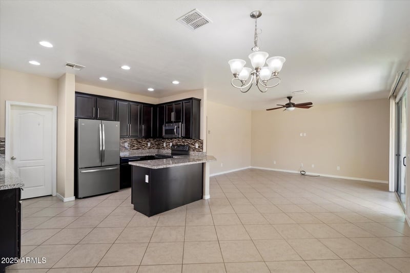 737 Harwell Rd, Phoenix, AZ 85042