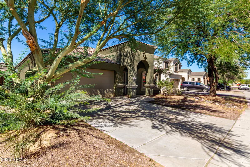 738 Saddle Way, San Tan Valley, AZ 85143