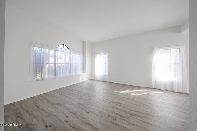 7395 Oraibi Dr, Glendale, AZ 85308