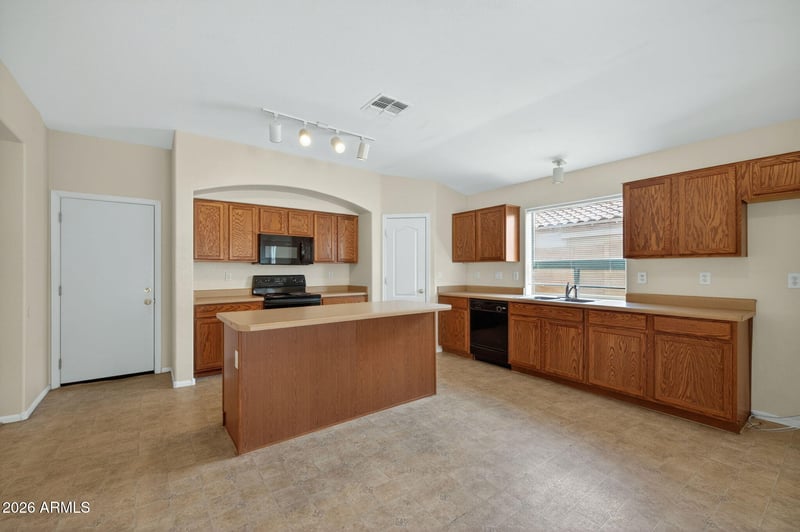 740 Mule Train Trl, San Tan Valley, AZ 85143