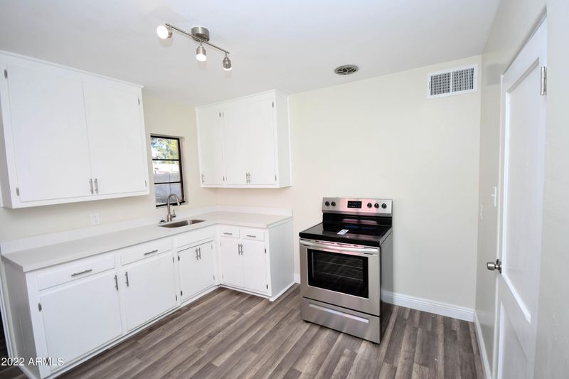 7401 N 61st Dr, Glendale, AZ 85301