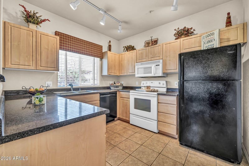 7401 W Arrowhead Clubhouse Dr #2067, Glendale, AZ 85308