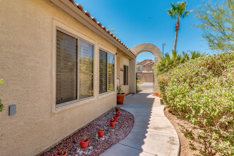 7405 W Trails Dr, Glendale, AZ 85308