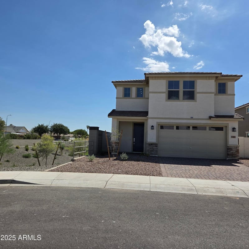 7409 Peck Dr, Glendale, AZ 85303