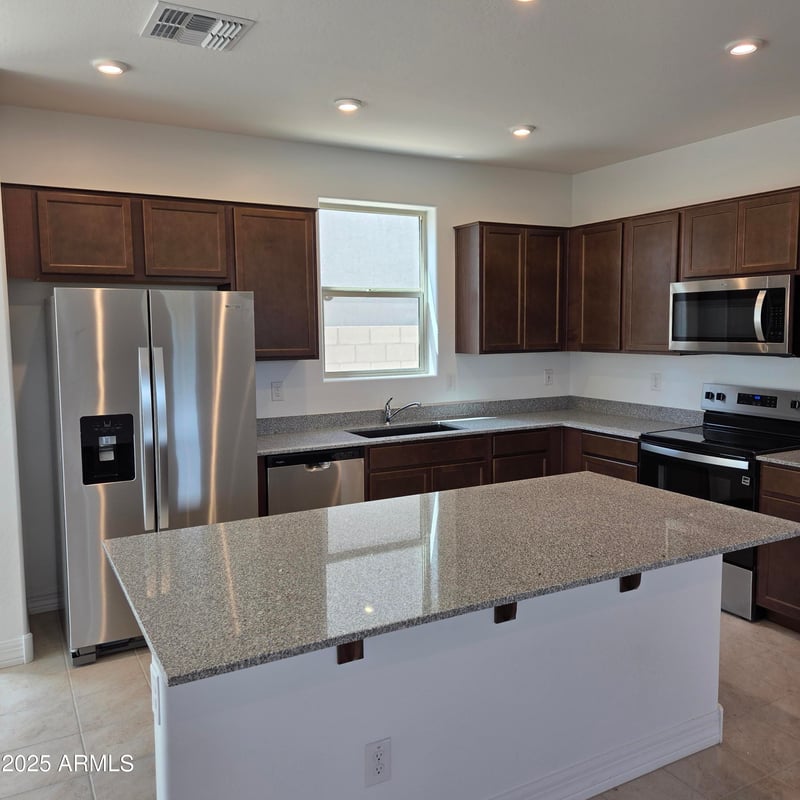 7409 Peck Dr, Glendale, AZ 85303
