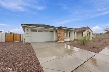 7410 W Rose Ln, Glendale, AZ 85303