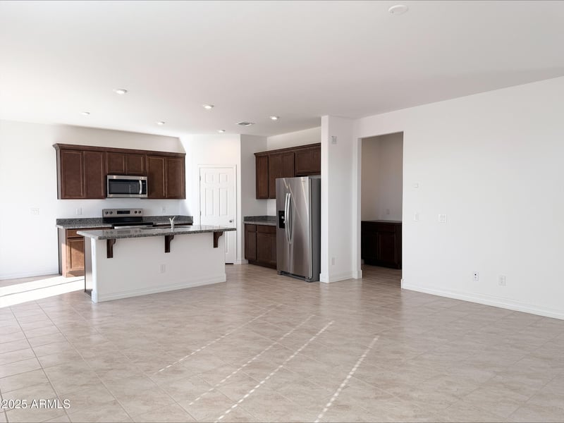 7411 Rose Ln, Glendale, AZ 85303