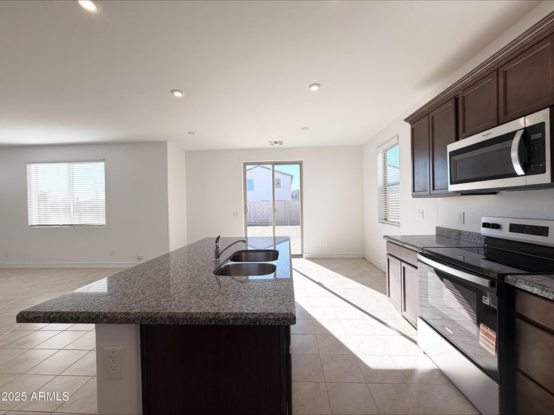 7411 Rose Ln, Glendale, AZ 85303