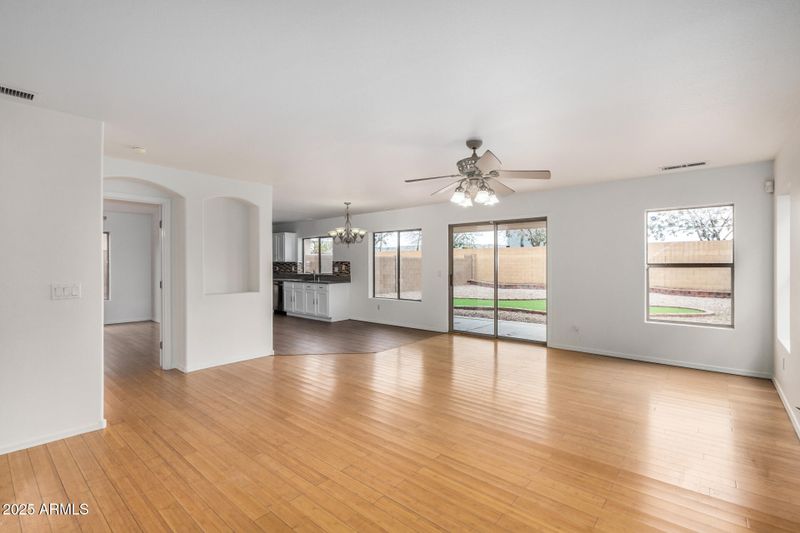 7413 N 67th Dr, Glendale, AZ 85303