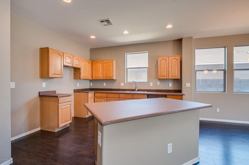 7413 S 30th Ave, Phoenix, AZ 85041