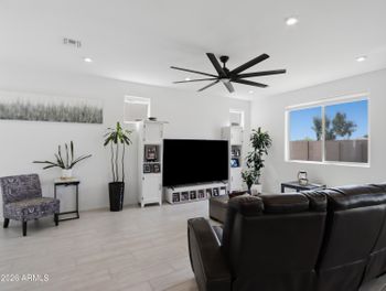 7413 W Rovey Ave, Glendale, AZ 85303