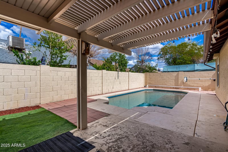 7414 Tuckey Ln, Glendale, AZ 85303