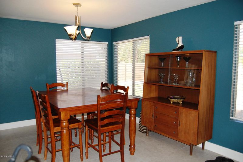 7414 W Aurora Dr, Glendale, AZ 85308