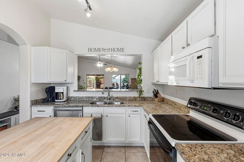 7415 N 68th Dr, Glendale, AZ 85303