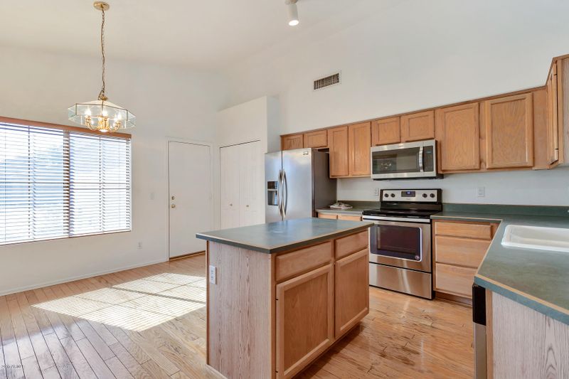7416 W Abraham Ln, Glendale, AZ 85308