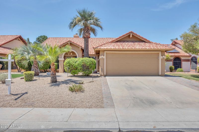 7416 W Morrow Dr, Glendale, AZ 85308