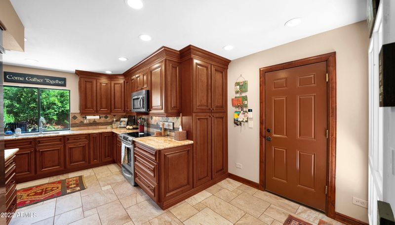 742 E Becker Ln, Phoenix, AZ 85020