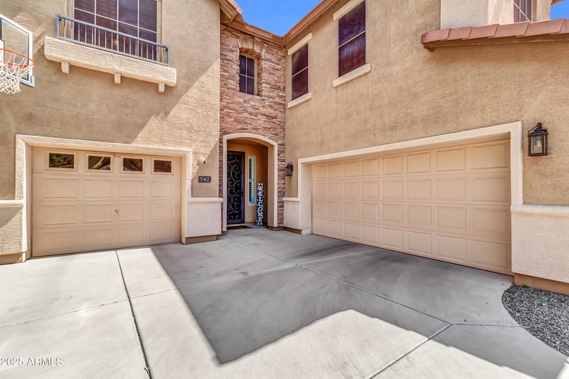 742 Kingbird Dr, Gilbert, AZ 85297