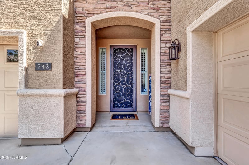742 Kingbird Dr, Gilbert, AZ 85297