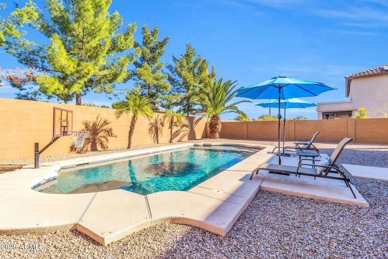 742 Kingbird Dr, Gilbert, AZ 85297