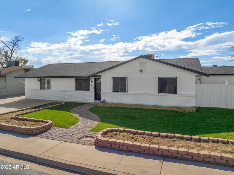 742 Los Alamos St, Mesa, AZ 85204