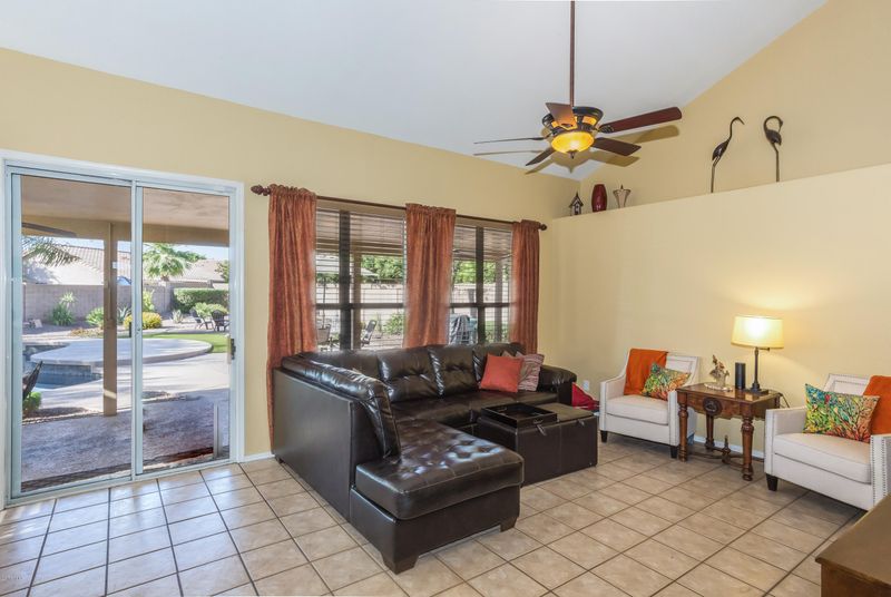 7420 W Crest Ln, Glendale, AZ 85310