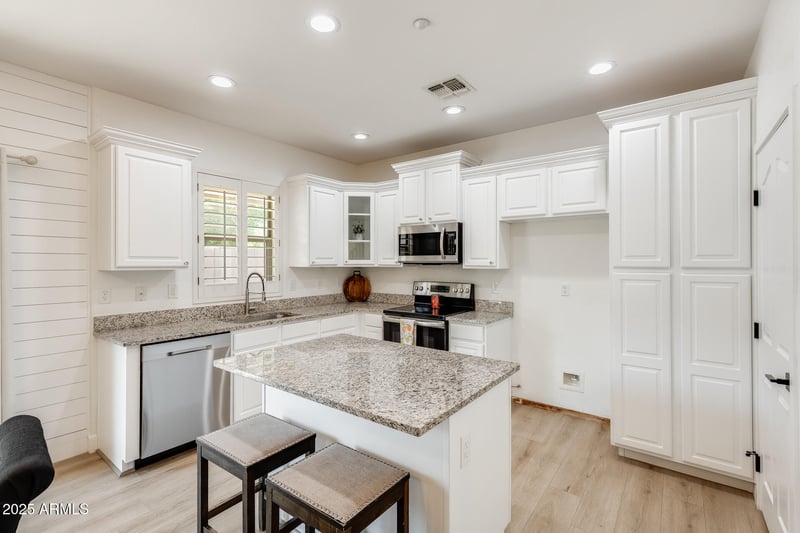 7421 Fargo Dr, Peoria, AZ 85382