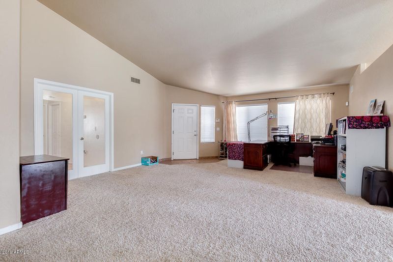 7423 W Trails Dr, Glendale, AZ 85308