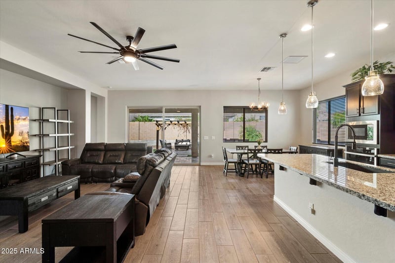 7424 Jasmine Trl, Peoria, AZ 85383