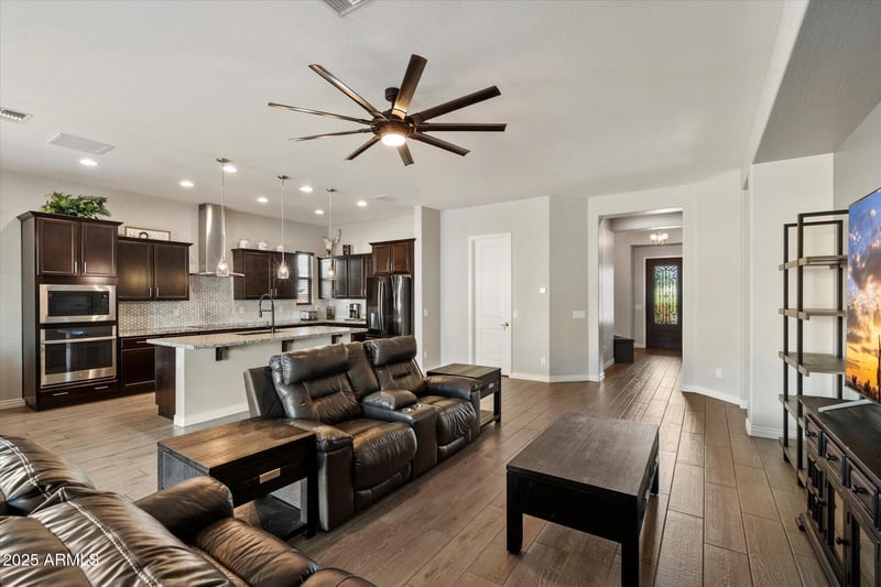 7424 Jasmine Trl, Peoria, AZ 85383