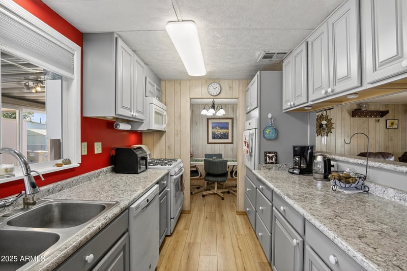 7425 Abilene Ave, Mesa, AZ 85208