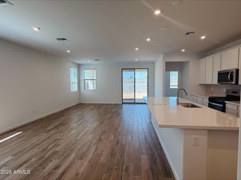 7426 Rose Ln, Glendale, AZ 85303