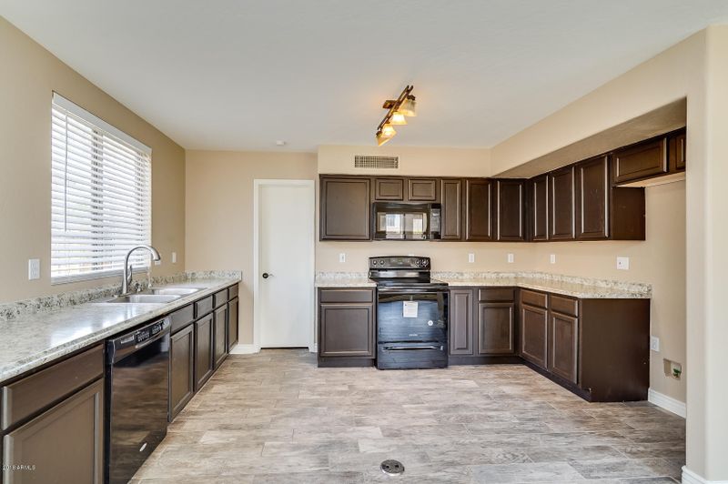 7427 W Aurora Dr, Glendale, AZ 85308