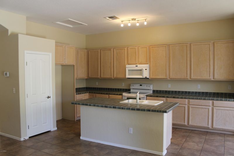 7427 W Crystal Rd, Glendale, AZ 85308