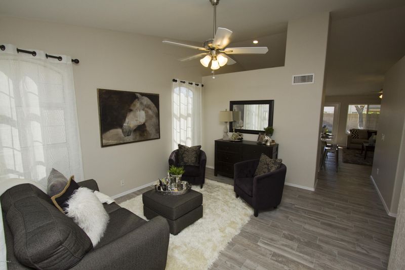 7427 W Louise Dr, Glendale, AZ 85310