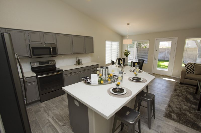 7427 W Louise Dr, Glendale, AZ 85310