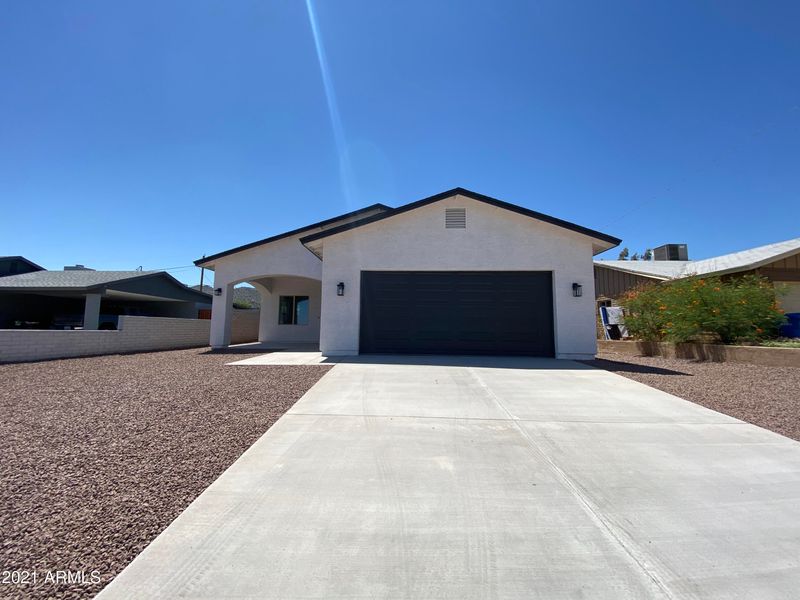 743 E Desert Dr N, Phoenix, AZ 85042