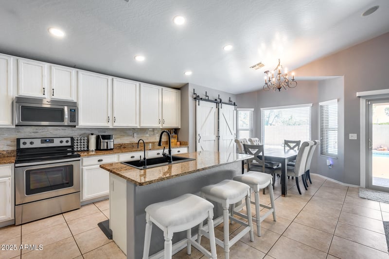 7435 Trails Dr, Glendale, AZ 85308