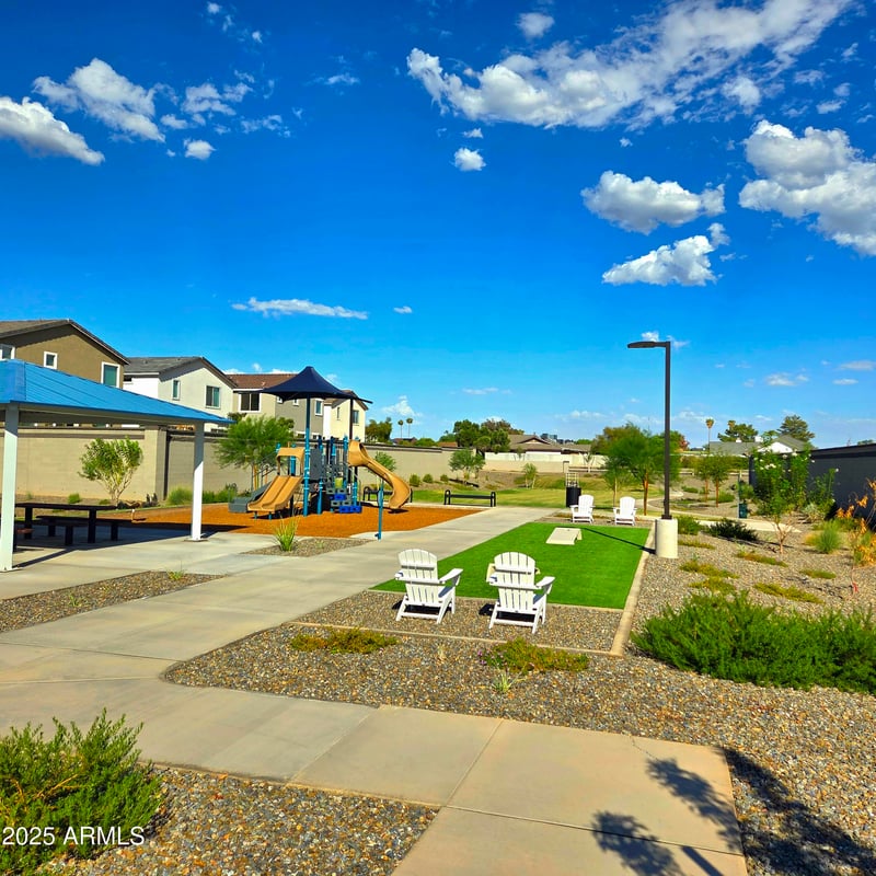 7438 Rose Ln, Glendale, AZ 85303