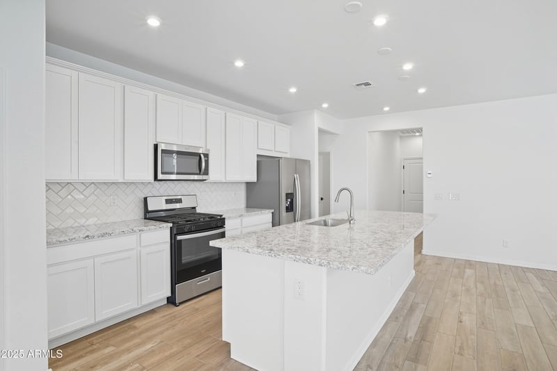 7438 Rose Ln, Glendale, AZ 85303