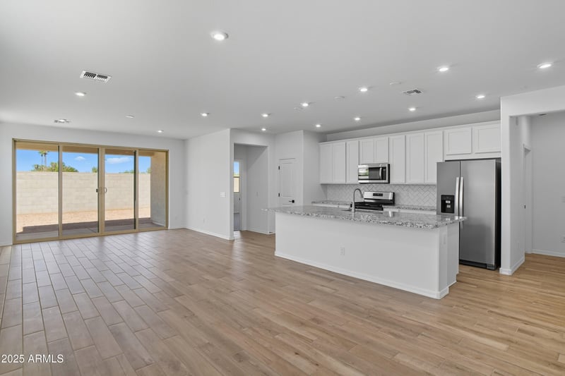 7438 Rose Ln, Glendale, AZ 85303